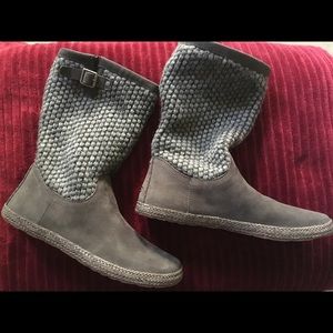 Ugg Lyza Knit Boots in Charcoal Grey, Size 8 - NEW